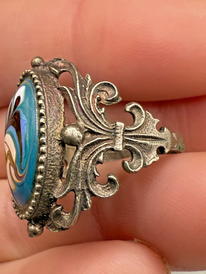 Anillo Esmalte Vintage Ornamentado Tono Plata Filigrana Talla 7.75 Foto 2 de 4