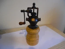 Vintage Exposed Gear Hand Crank Steampunk Style Pepper Grinder Mill Wooden Base