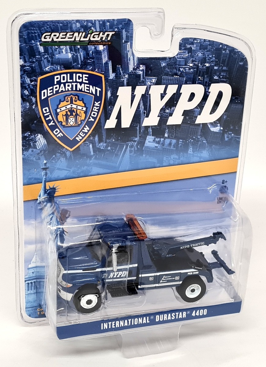 Greenlight 1/64 International Durastar 4400 NYPD Police Tow Truck Diecast Model