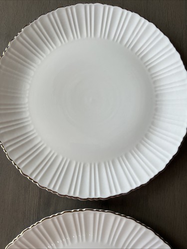 4 10.5” Round Premium Porcelain Gold Trimmed Scalloped Dinner Plates - Picture 4 of 10