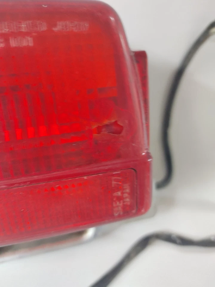 Задний стоп-сигнал 1983 Suzuki GS850GL 35720-49130-999 (трещины) - Изображение 3 из 4