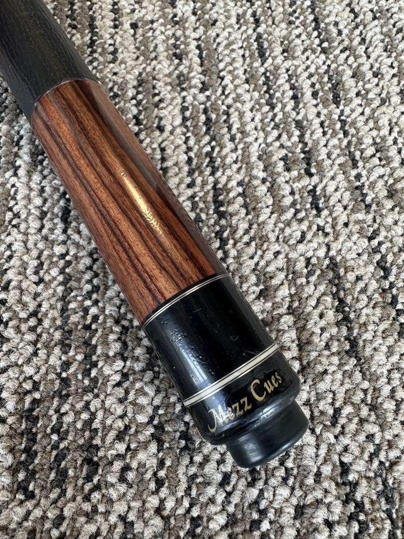Mezz CP13 SW MD Morado Billiard Cue Bat with WJ Joint Cap