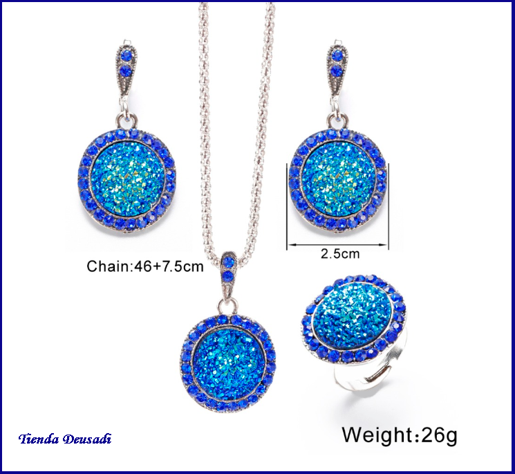 Collier argent, avec maillons travaillés en perlé, et demi-sphères