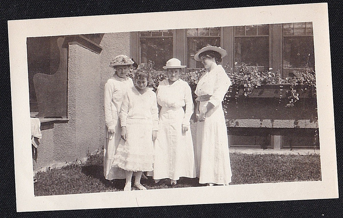 Antique Vintage Photograph Four Women in White Dresses and  display picture 3