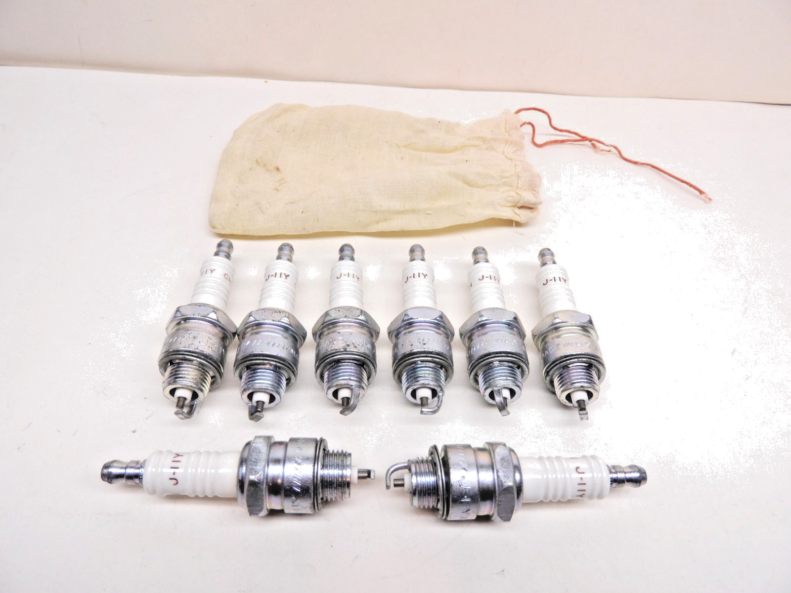 NOS MOPAR NEW CHAMPION J-11Y SPARK PLUGS 8 383 440 DODGE PLYMOUTH 1968 1969 70