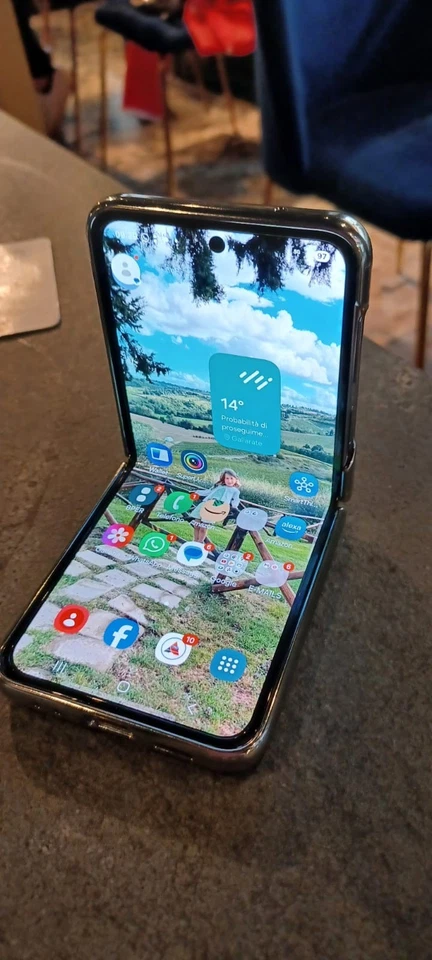 Samsung Galaxy Z Flip4 · 256GB, foto 2 di 2