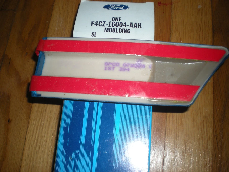 Ford Escort 1994 1995 1996 guardabarros delantero moldura izquierda nuevo de lote Foto 2 de 2