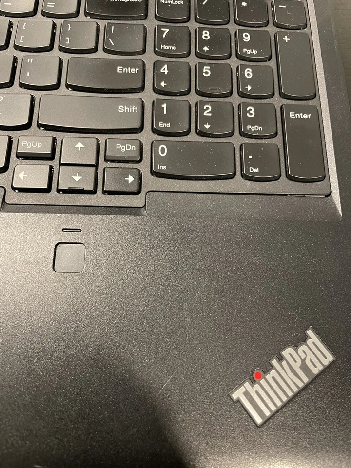 Portátil Lenovo ThinkPad P52 15.6" Intel Xeon 2.7 GHz475GB SSD 64GB RAM Win 10 Foto 2 de 4