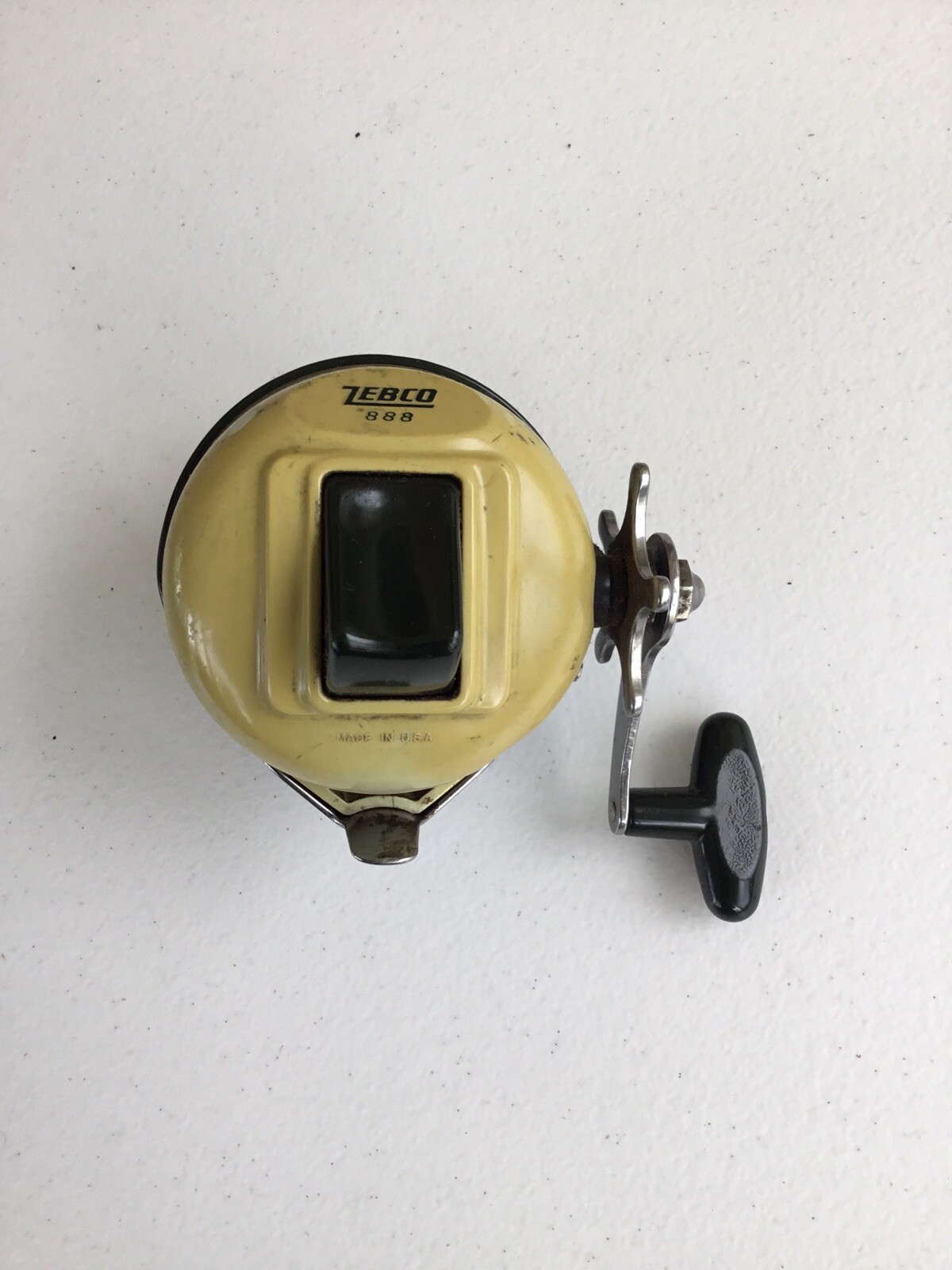X-Large Vintage Zebco 888 Baitcasting Fishing Reel. Made in USA. See Description
