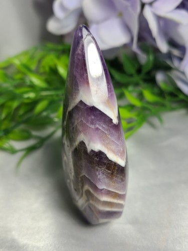 3.3" 142g A++ Chevron Dream Amethyst Crystal Flame Tower Freeform Carving - Picture 8 of 8