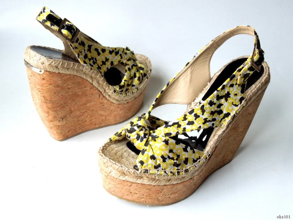 JIMMY CHOO Amarillo Negro Puntera Abierta Estampado Floral Logo Parisa Cuñas Zapatos Nuevos $695 Foto 2 de 4