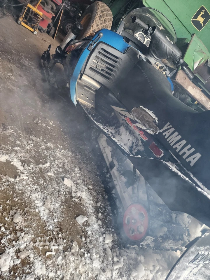 1996 Yamaha VMAX XT 600 Snowmobile - Image 3 of 4