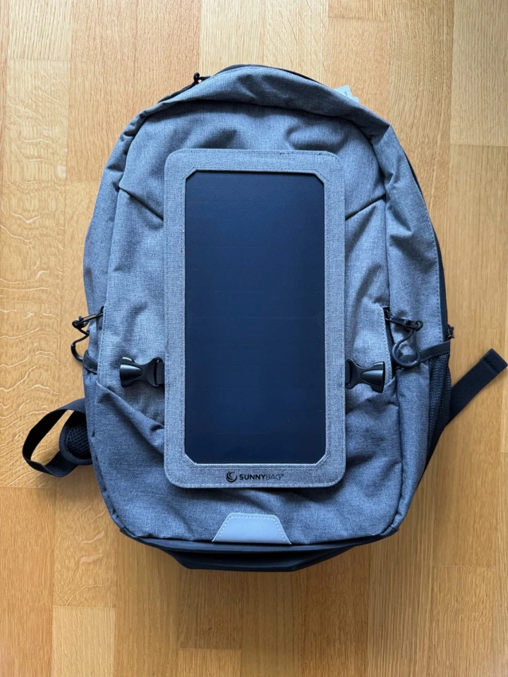 Sunnybag Rucksack, grau/schwarz, m. kl. Solarpanel, neu & ovp - Bild 3 von 4