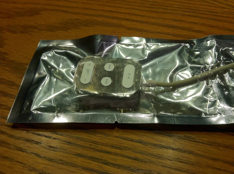 Apple iPod A1018 Wired Remote _ BRAND NEW SEALED _ 603-2454 _ 3rd & 4th Gen+Mini - Image 4 of 4