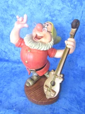 Walt Disney Classics Collection -Doc  "Cheerful Leader" - With COA/NIB