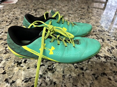 Under Armour girls Soccer Cleats size $10