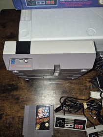 Nintendo NES Entertainment System Game Console Control Deck Boxed. Super Mario