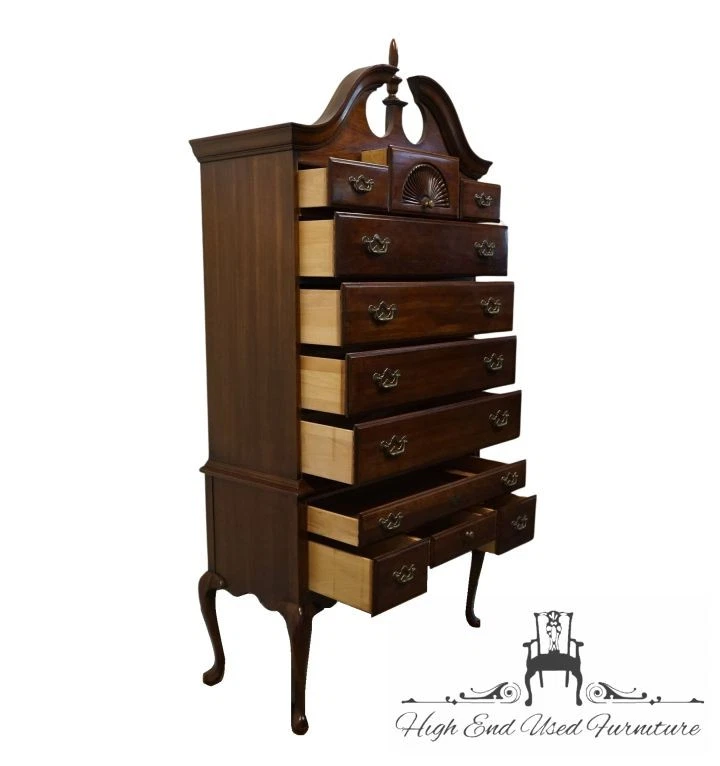 THOMASVILLE MUEBLES Coleccionista Cereza Estilo Tradicional 41" Pedimento Alto... Foto 4 de 4