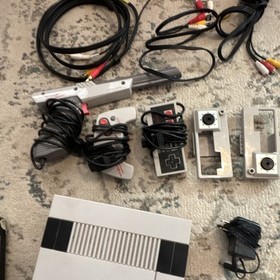 Nintendo NES Deluxe Set Console Lot w/ R.O.B., Zapper, Controller & Game