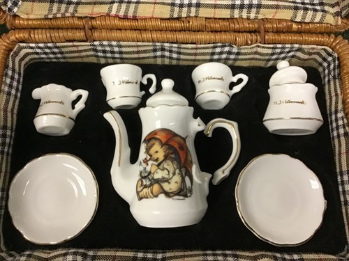 M.J. Hummel Tea Pot Set Umbrella Girl 