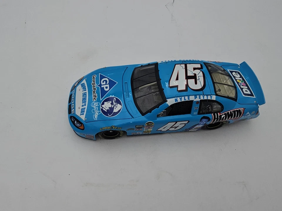 Kyle Petty #45 Brawny Pères Jour 2004 Intrepid 1:24 Diecast Action 1 De 300 #2 - Photo 3/4