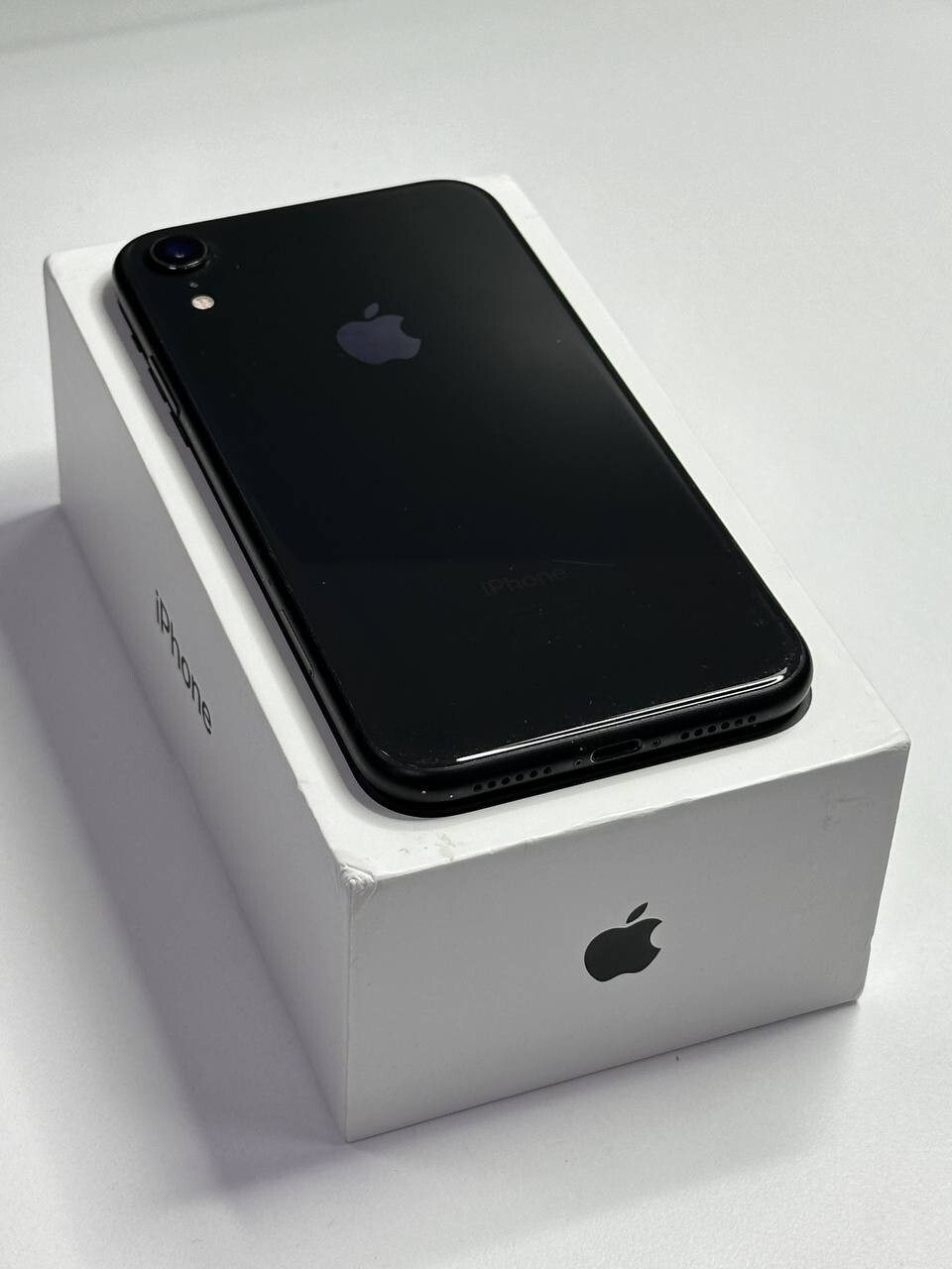 Apple iPhone XR 64GB Black Unlocked Very Good Condition BH 81 + Box