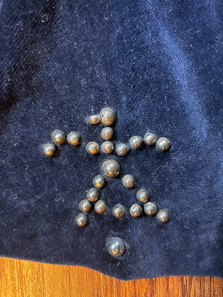 "Falda de baile" de terciopelo hecha a mano vintage con tachuelas de metal estilo nativo y Bea de piedra Foto 4 de 4