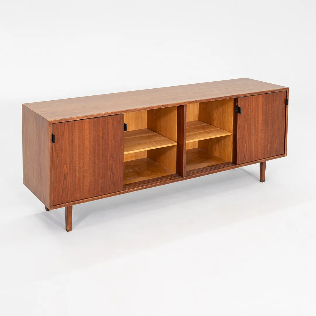 1950s Florence Knoll Credenza in Solid Walnut with Leather Pulls