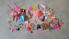 Barbie Konvolut Puppen mit viel Kleidung Schuhe Sattelund ZBH für Pferde