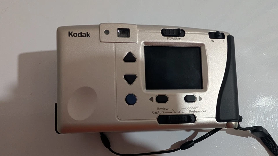 Kodak DC215 Zoom Digital Camera UNTESTED  NO CARD - Image 3 of 4