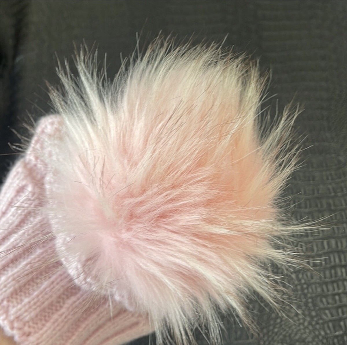 KYI KYI Canada Pink Warm Beanie Hat with Pom Pom on Top Hand Cable Knit Blank Cable Knit Merino Wool Pom Pom Beanie Wholesale - 1168 main image 2