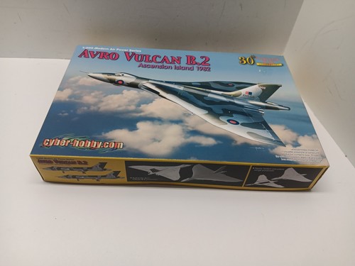 Cyber Hobby 1/200th Scale Avro Vulcan B.2 Kit No. 2016 in open box!
