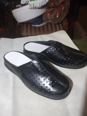 Comfortview Womens 11M Slip On Black Comfort Shoes. Leather uppers.  Black
