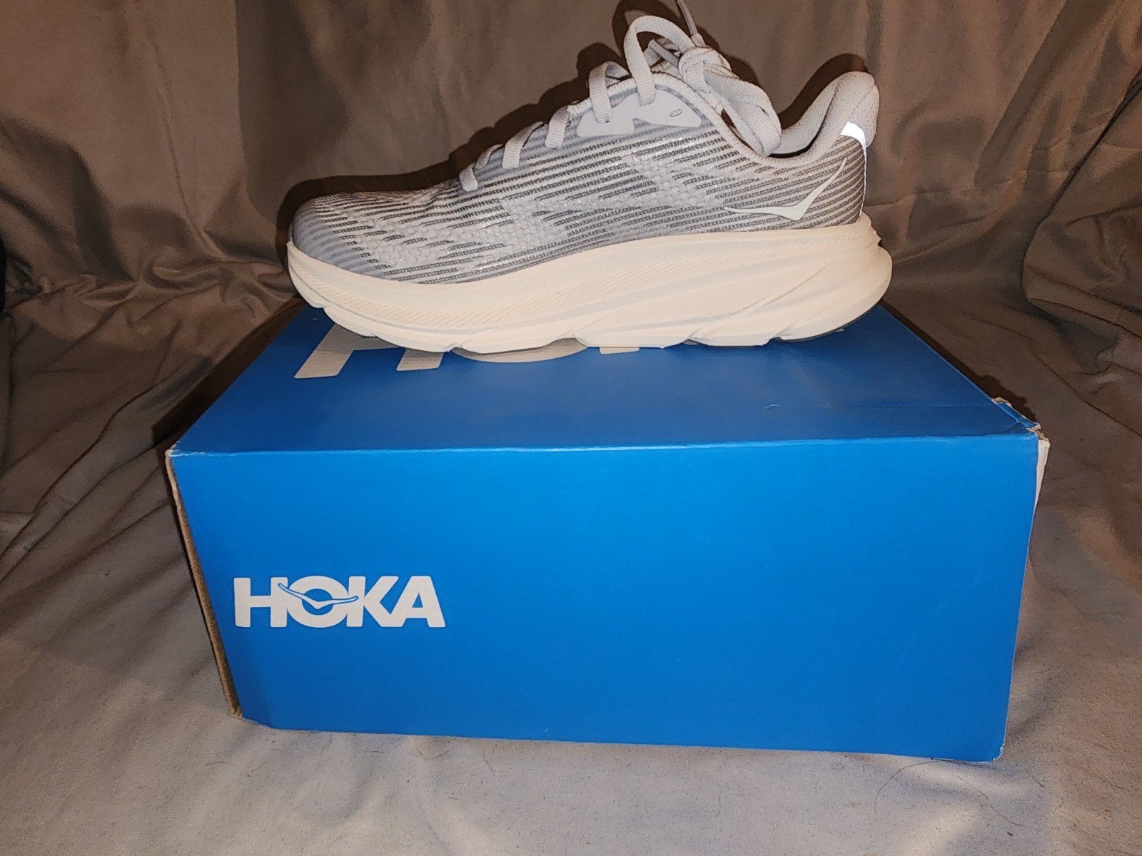 HOKA ONE ONE Clifton 9 Youth White Gray Athletic Shoes Size 3.5MD thumbnail 6