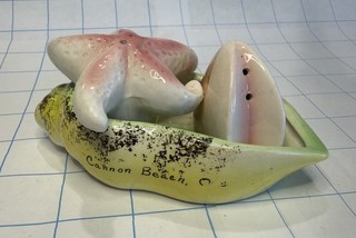 Vintage Sea Shell Clam Ocean Nautical Salt & Pepper Shakers [CHARITY]