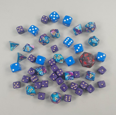 Warhammer blau und lila Würfel Konvolut