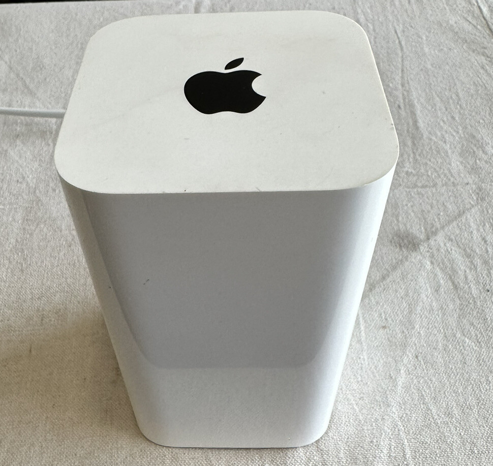 Apple AirPort Extreme A1521 3-Port Gigabit Wi-Fi 802.11 AC