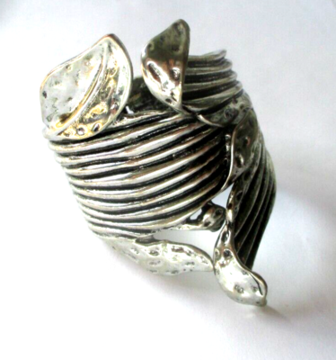 Bracelet Vintage Rigide Large Couleur Argent - Décoration Gravée En Relief, Référence 3292