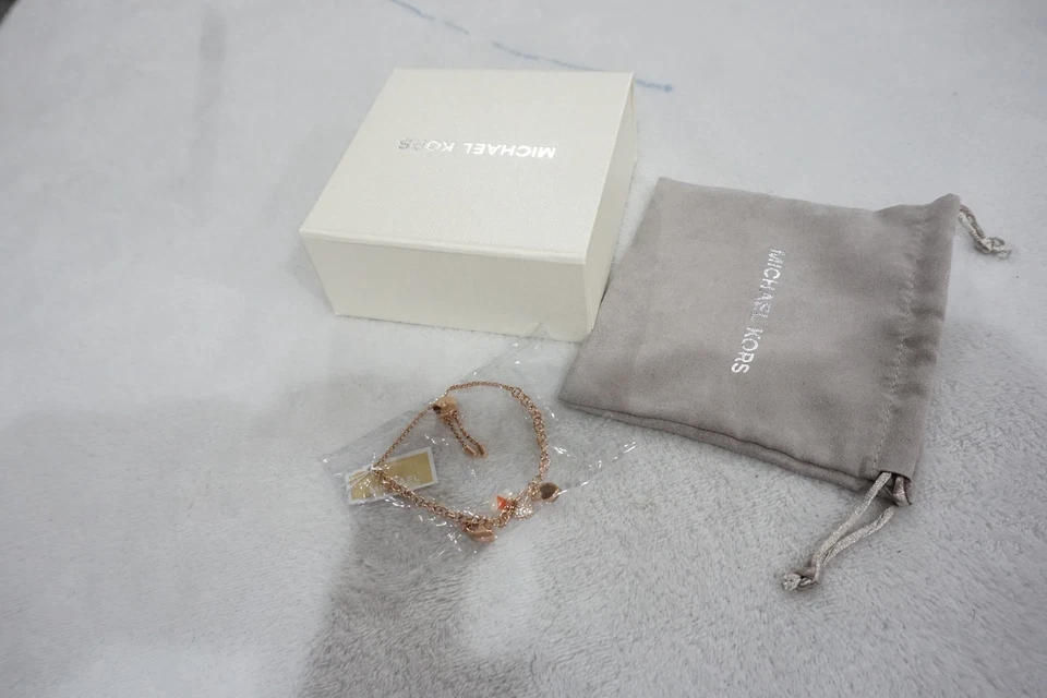 Nuevo en caja Pulsera Michael Kors Acero Inoxidable Oro Rosa para Mujer - MKJ7015791 3018 Foto 3 de 4