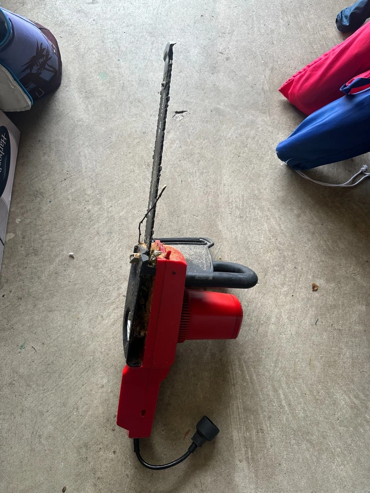 Homelite 14" Electric Chainsaw - Tested and Working! - Image 4 of 4