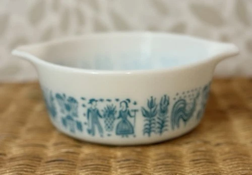 Vintage Pyrex Amish Butterprint 472 Turquoise 1 1/2 PT Casserole Dish No Lid