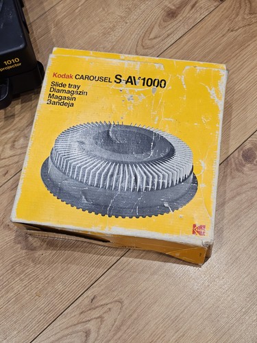 Kodak Carousel S-AV 1010 Slide Projector with Meridian 70-120mm F3.5 and Tray - Picture 5 of 9
