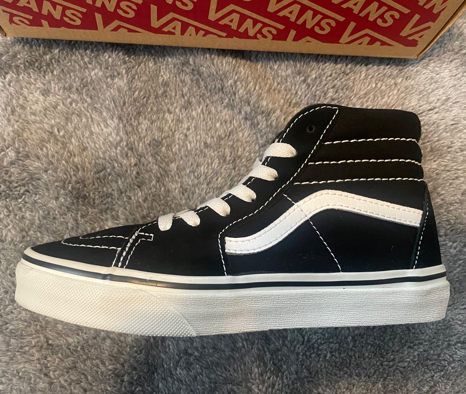 Size 3 (UY)- VANS Sk8-Hi High Black