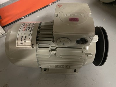 Siemens IEC/EN 60034 Drehstrom Motor Elektromotor 1LE 10021 AB 534 AB0