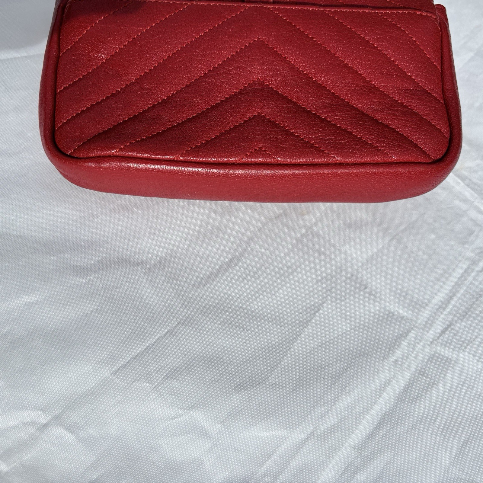 Borsa Yves Saint Laurent rossa Chevron trapuntata monogramma
