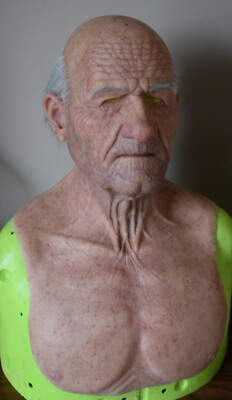 Realistische Silikon Altmann Maske auf Bestellung mit gestanzten Augenbrauen und Haaren