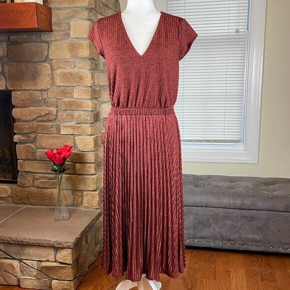 DKNY ~ Textured Midi V-Neck Knit Dress - Russet - Size: XS - Brand New w/Tags! DKNY ~ Textured Midi V-Neck Knit Dress - Russet - Size: XS - Brand New w/Tags!