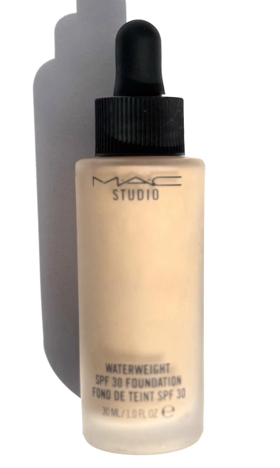 MAC Waterweight SPF30 Foundation NW20 30ml - Bild 2 von 2