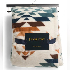 Pendleton Peak Canyon Multicolor Faux Fur Throw Fleece Blanket Southwest Aztec
