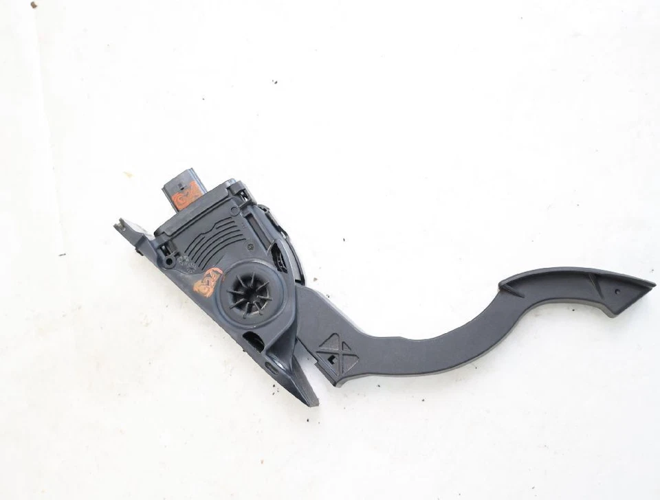 Pedal del acelerador Volvo V40 Cross Country 526 31280595 2.0 110 kw 150 cv diésel 07-2013 Foto 2 de 4